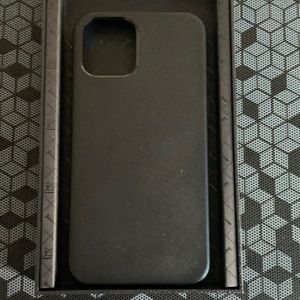 iPhone 12/12 Pro Black Leather Case